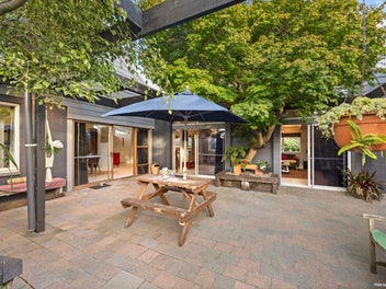 VILLA EXTRAORDINAIRE!
