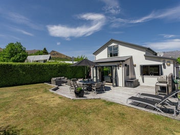 Charming home in a coveted Arrowtown cul-de-sac