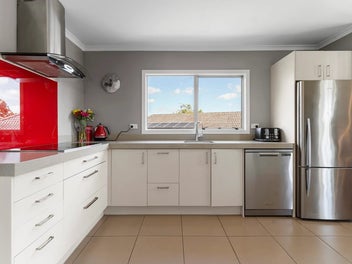 MUST BE SOLD! TOTARA HEIGHTS