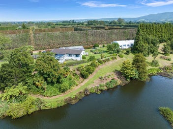 Idyllic Lifestyle - Massive Shed!