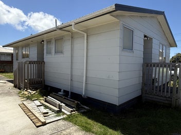 Image 1 of 7