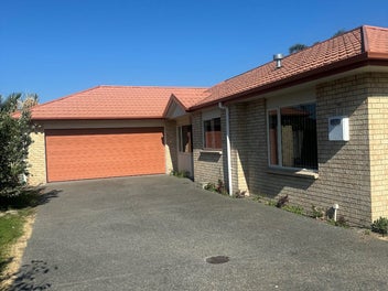 Sunny Brick & Color-steel Paradise + Modern Suburb