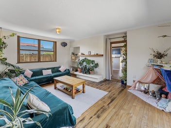 FAMILY HOME JUST MINUTES FROM THE BEACH