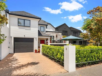 Luxury Coastal Living - Rare Gem