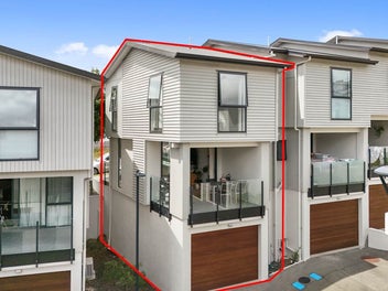 End Townhouse - Entry Level!