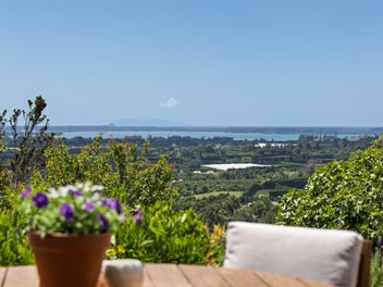 Quality family home, stunning views