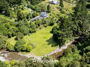 River Retreat With Sleepout