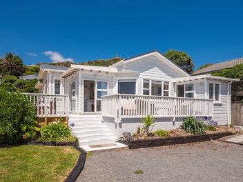 Spectacular Ocean Views on Paekakariki's Parade