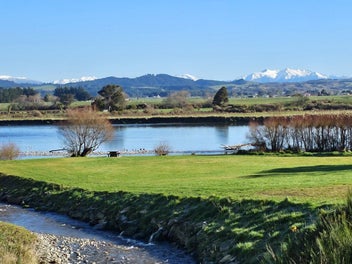 Invincible Panoramic Mountain & Waiau...