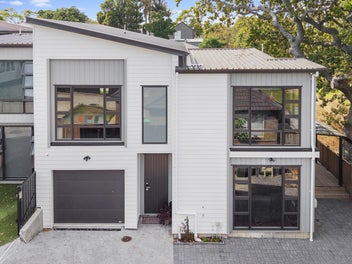Charming 5-Bedroom Home with Reserve Access