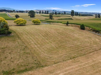 Blank canvas country living