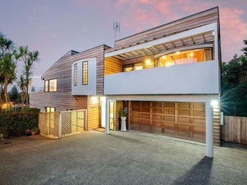 WATERFRONT OPPORTUNITY IN RED BEACH