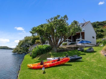 Vendor wants action - Freehold Lake Rotoiti