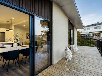 BEAUTIFULLY REMODELLED FAMILY RESIDENCE