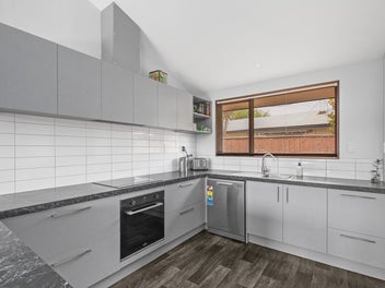 DIVE INTO MODERN LIVING
