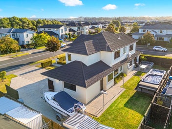 Space, Style & Swim Spa Luxury Retreat in Karaka!