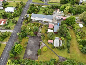 Multiple Dwellings with Income Potential!
