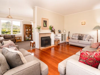4 BEDROOM FAMILY HOME IN KARORI