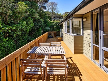 CLASSIC STYLE AND GREAT LOCATION - RV $930,000