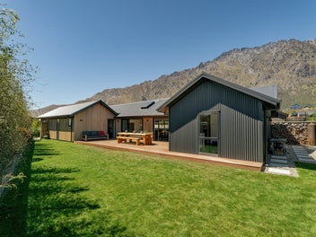 A Cut Above - Stylish, Space and Stunning Views