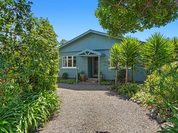 Estuary Retreat with Investment Potential!