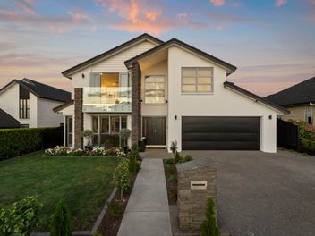 EXQUISITE HIGH END ELEGANCE + POOL & SPA