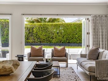 BEAUTIFUL FAMILY HOME - PRICED WELL BELOW CV