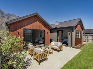 Home and income on Howden