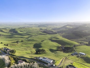 LAVISH LIVING WITH EXPANSIVE VIEWS - PREMIUM Q...
