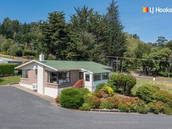 A Great Lifestyle And Oh So Close To Town!!!