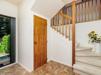 Amazing Location - Walk to the Beach!