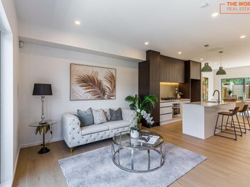 High-Spec 3-Bed Townhouse -Garage & Extra Parking!