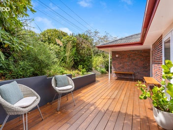 Easy Living, Close to Maori Hill