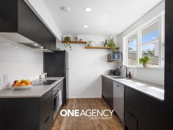 MOVE IN AND ENJOY THE BAY LIFESTYLE!