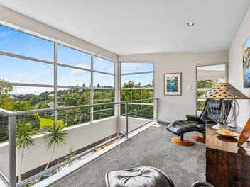 CENTRALLY LOCATED - STYLE & VIEWS!