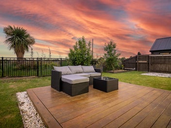 Reserve Views and Family Comfort Await!