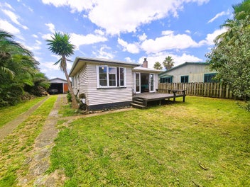 "MOTIVATED VENDOR -Opportunity Knocks in Awanui!"