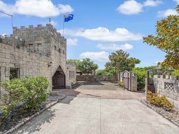 Iconic "Castle" on 685sqm section in HMB