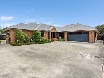Executive Living - Stunning Home!