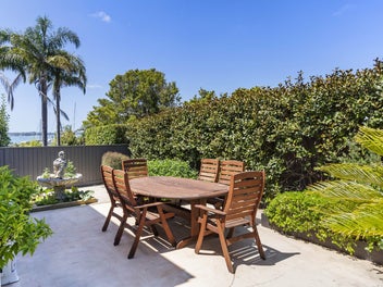Urgent Sale: 1970s Townhouse with Stunning Views!