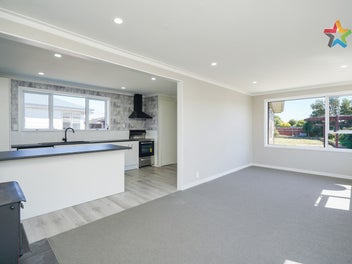 3 BEDROOMS & 2 BATHROOMS - CRACKER HOME!