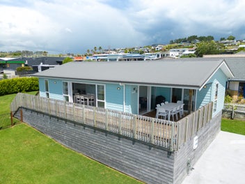 Spacious Bayside Home in Coopers Beach