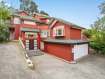 Spacious Family Home – Walk to Schools!