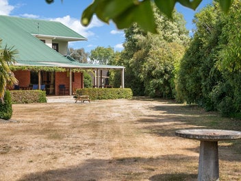 Your Ideal Family Oasis Awaits