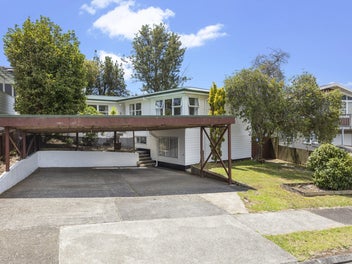 Present All Offers! Kiwi Dream Home On 688m2!