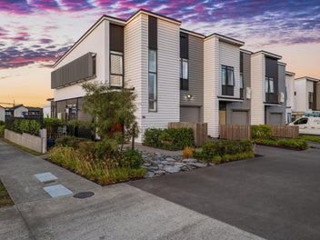High-Spec Luxury Ex-Show Home