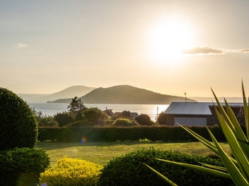Vendor Relocating! Stunning Lake Views