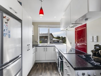 Charming Family Home in Stanmore Bay!