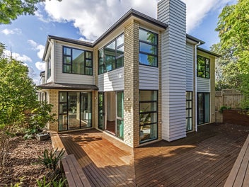 Superb Family Home - Double Westlake zone