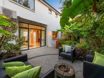 AUSSIE BOUND - BOTANY COLLEGE MASTER BUILD BRICK